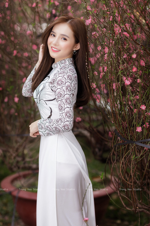 意甲前线对决，比分2-2，明星前锋各贡献一球，场均运球成功率85%，意甲本轮对阵