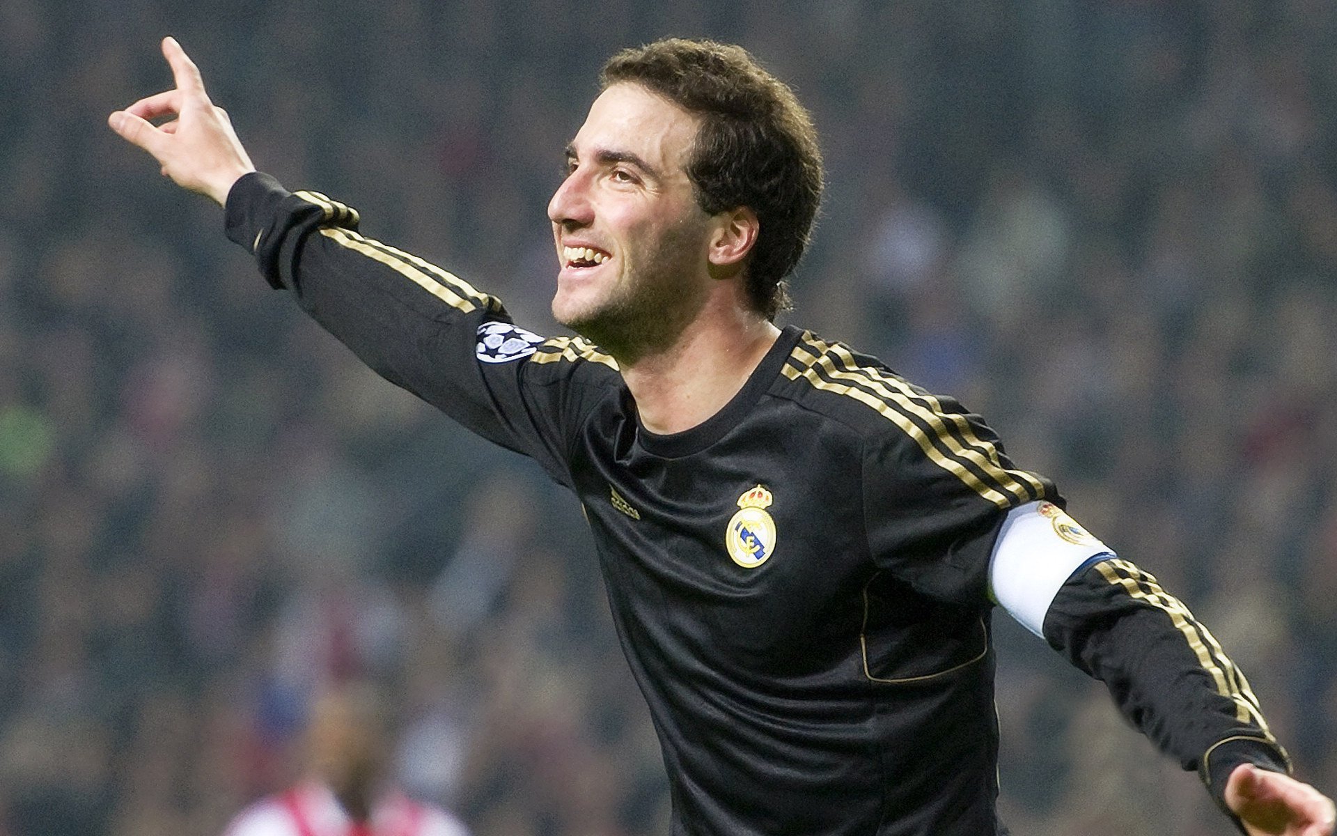 KAIYUNAPP-英超激烈冲刺：最后几场决定冠军归属！，英超收官